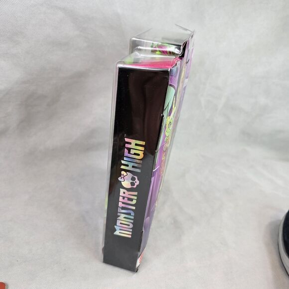 Monster High Venus McFlytrap Mattel 11 Inch Doll Accessories 2025 New in Box - Picture 11 of 11